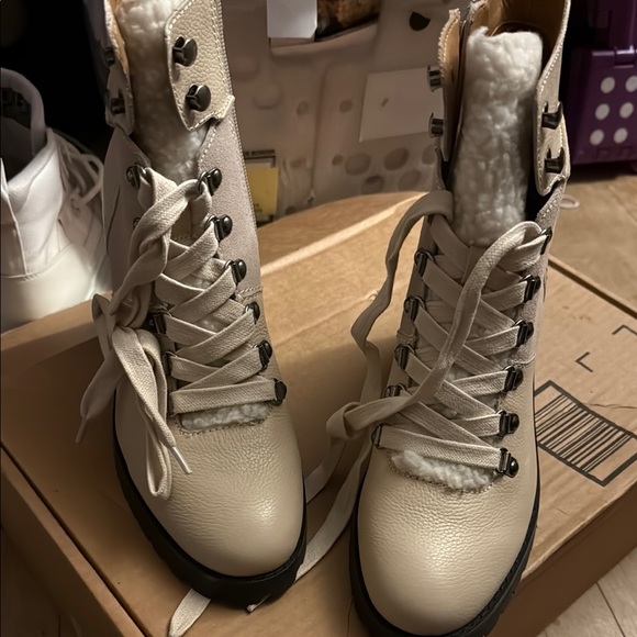 FRYE AND CO Cream Lace Up Boots with Chunky Heel - Picture 4 of 8